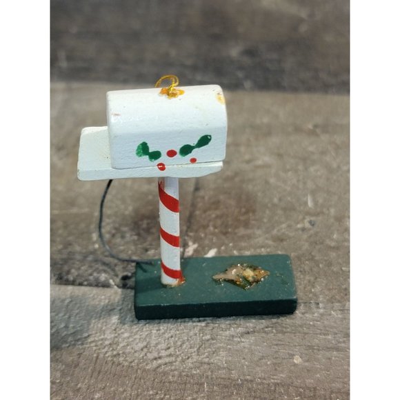 White wooden mailbox AS IS ornament xmas mistletoe - Picture 1 of 5
